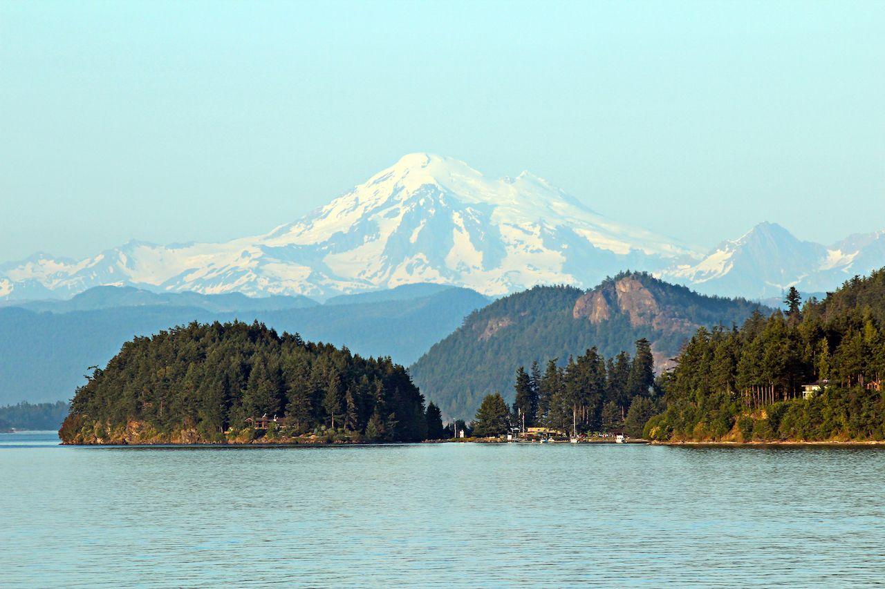 vista del Monte Baker dalle Isole San Juan una delle migliori destinazioni per lune di miele USA