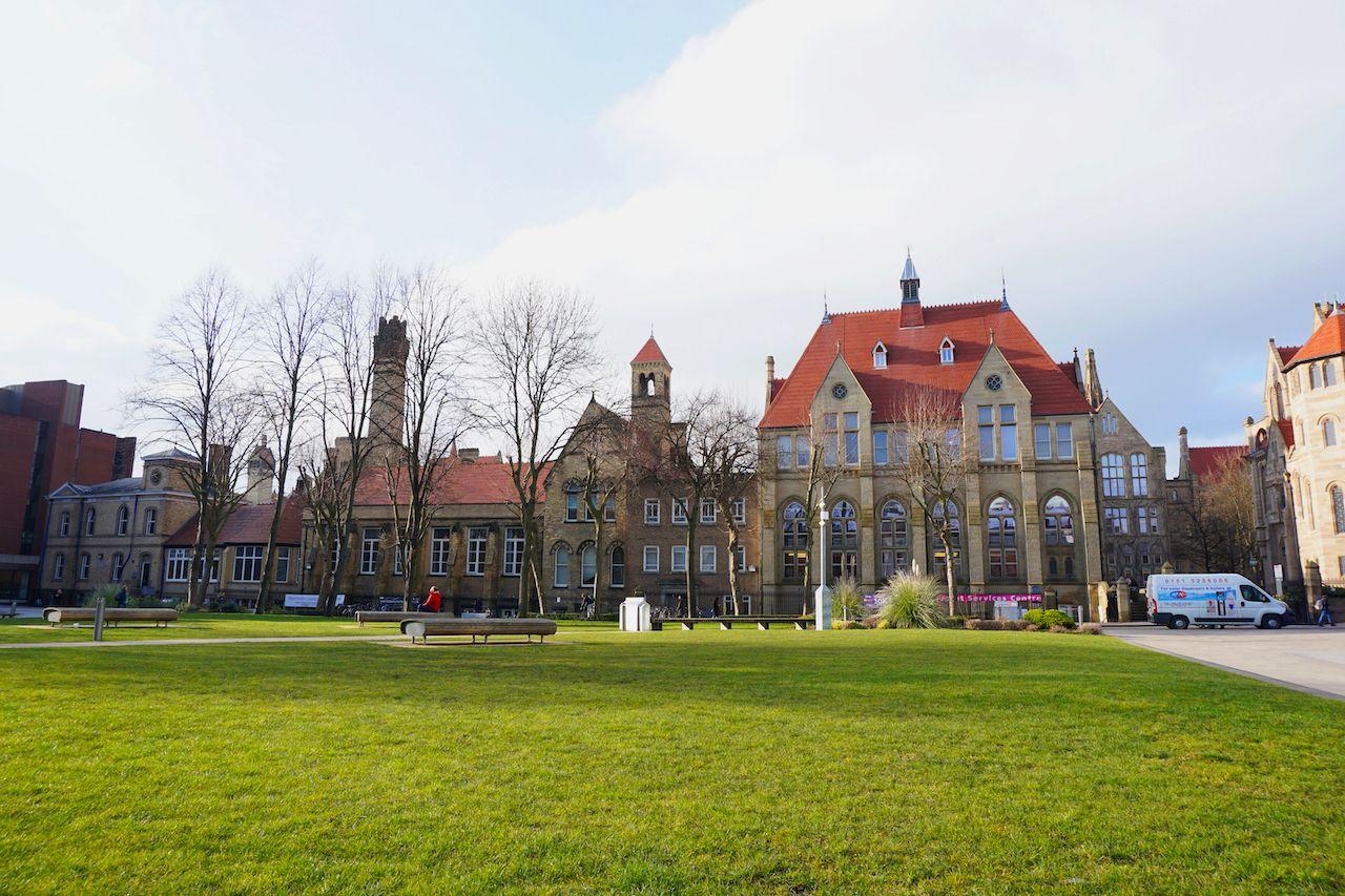 Whitworth Hall su Oxford Road e Burlington Street a Chorlton-on-Medlock, Manchester, Inghilterra