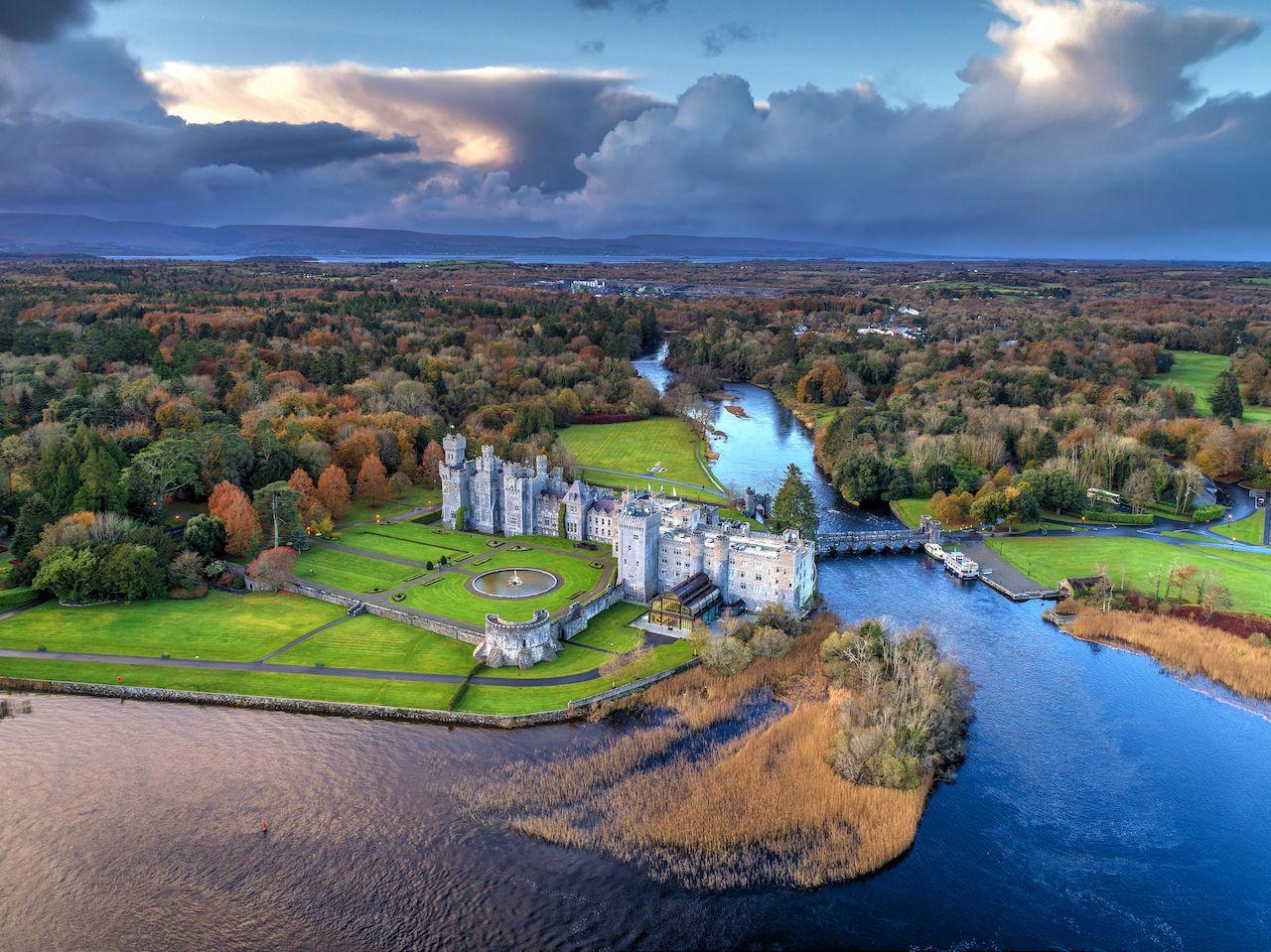 Lusso del Castello di Ashford e Giardini visto dall'alto