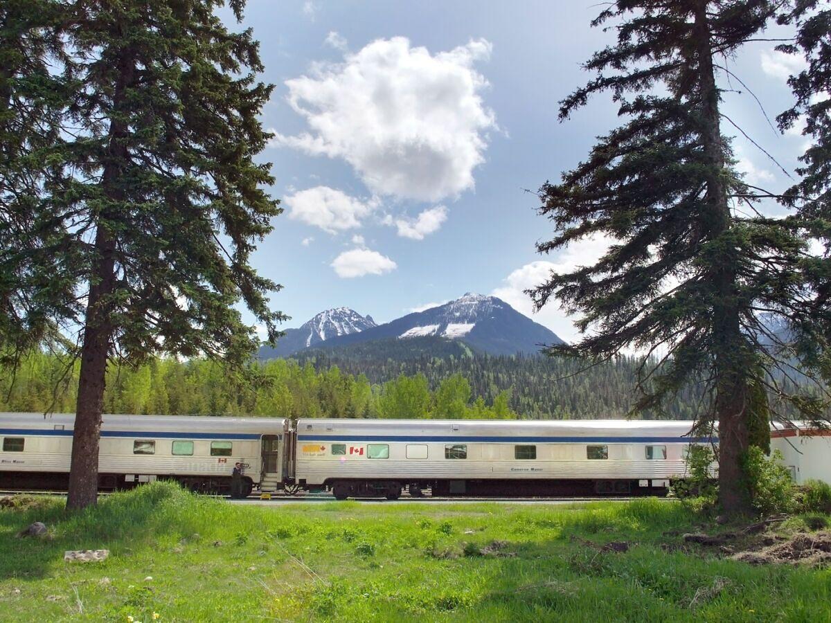 Sie können mit diesem Zug 2775 Meilen durch Kanadas Städte, Prärien und Rocky Mountains fahren
