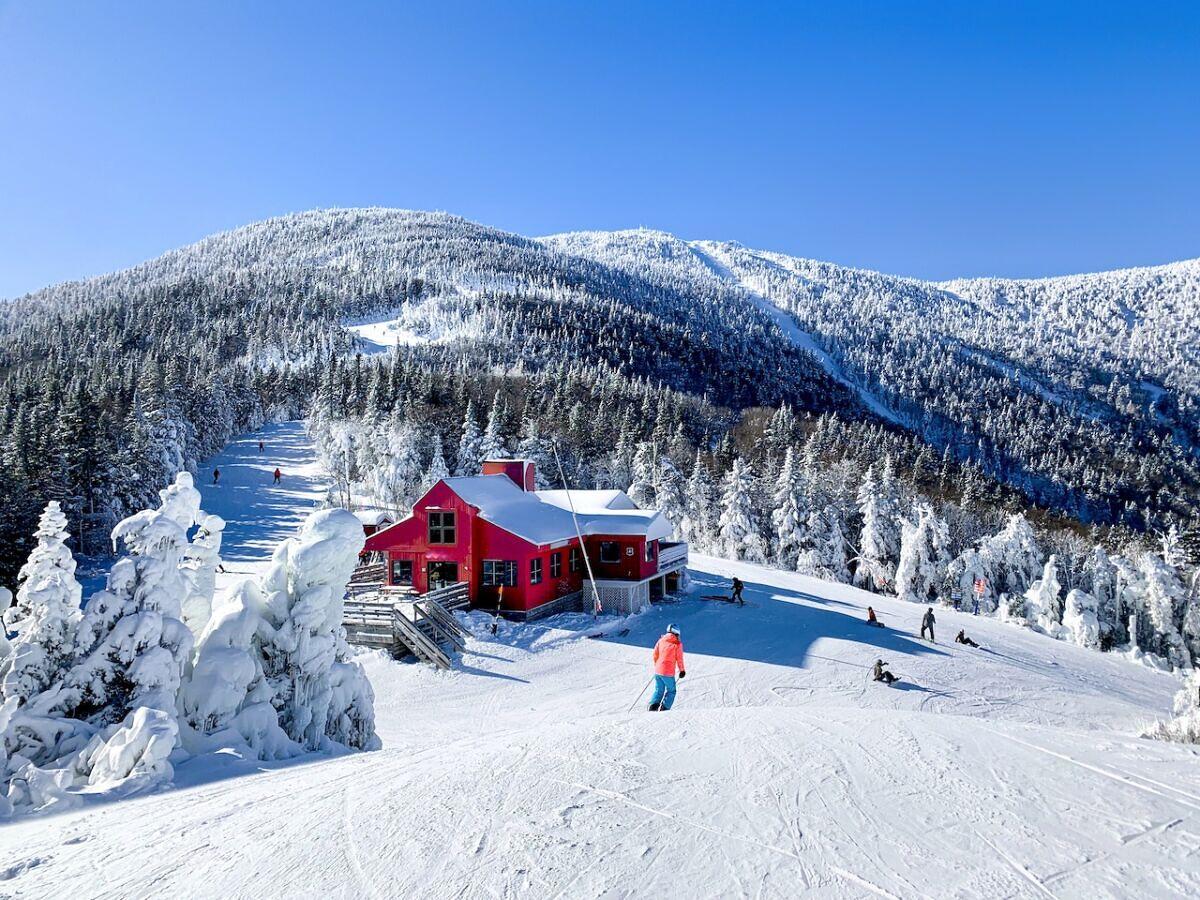 Area sciistica di Sugarbush nel Vermont con neve invernale