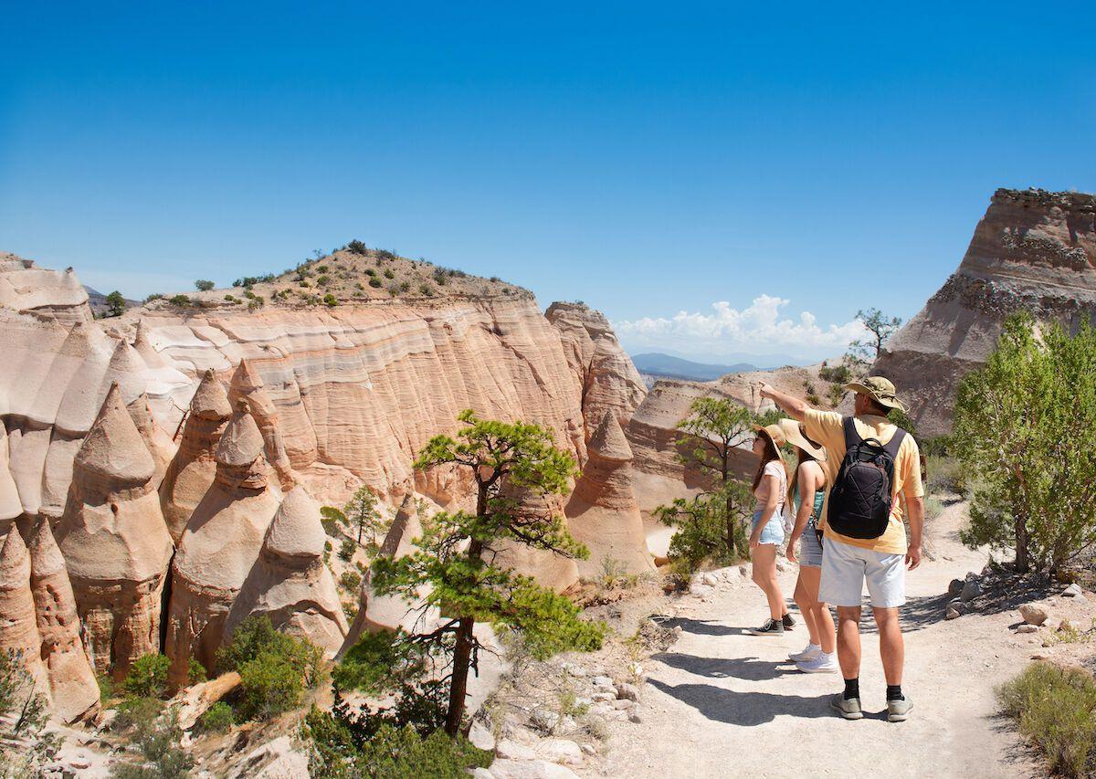 Escursione in famiglia nel Kasha-Katuwe Tent Rocks National Monument, Santa Fe, New Mexico