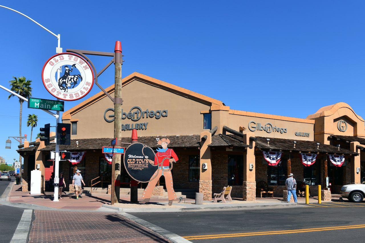 Die Gilbert Ortega Gallery, die auf amerikanische Ureinwohner-Kunst und Schmuck spezialisiert ist, in Scottsdale und Main