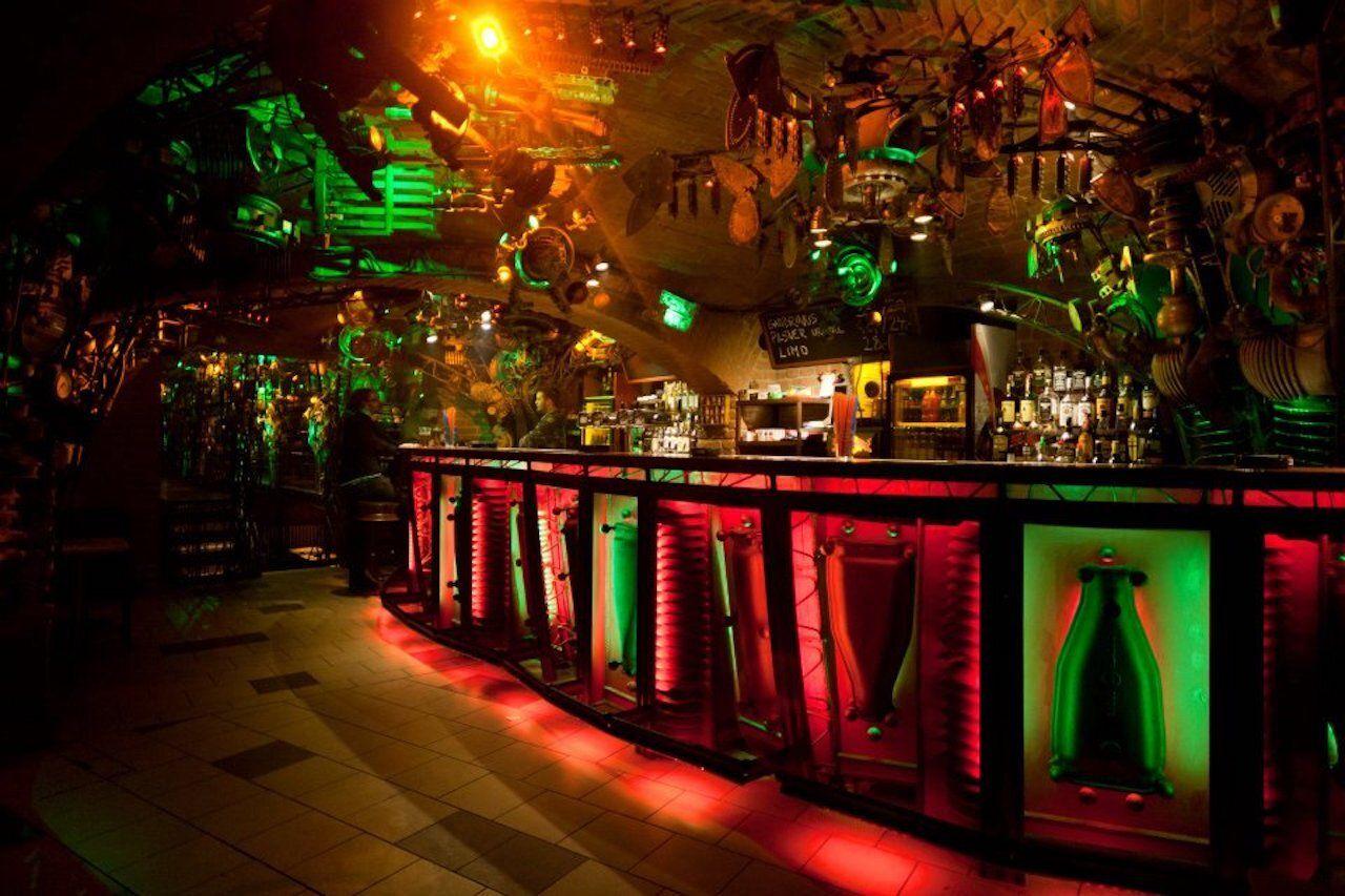 CROSS][CLUB - offiziell, Prag Bars