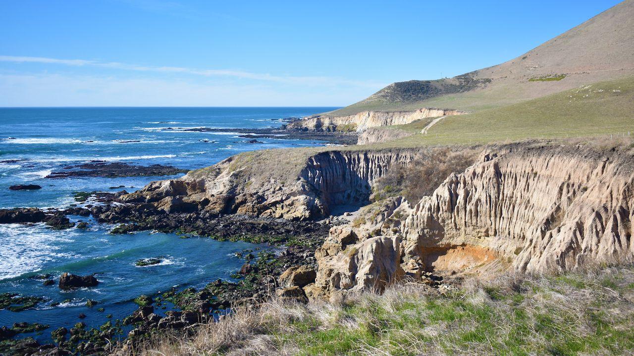 Blick auf die Strände der zentralen Küste Kaliforniens, eine der besten Ideen für Mädels Trips in den USA
