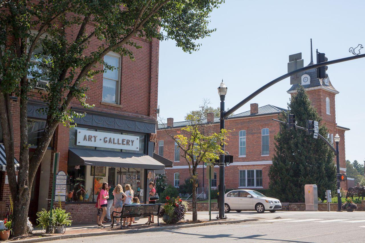 Ein Blick auf die Innenstadt von Brevard, North Carolina
