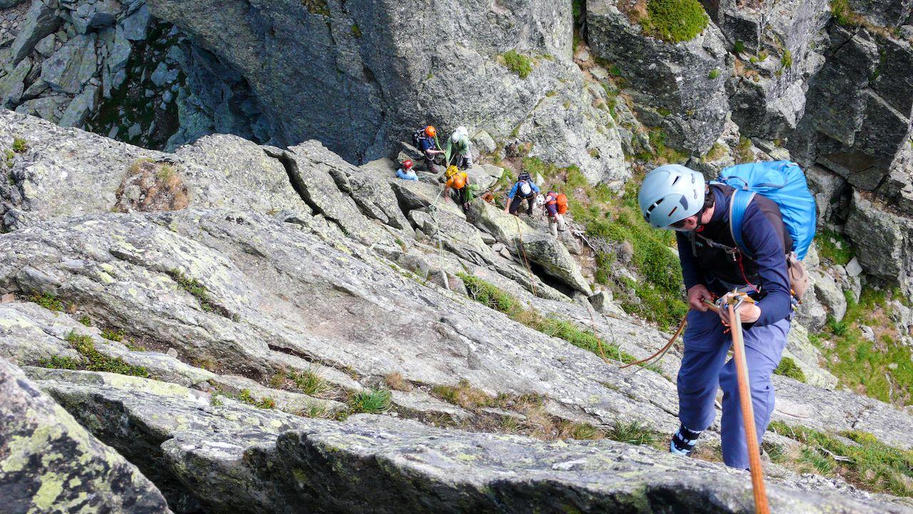 Sportler, die in Chamonix klettern