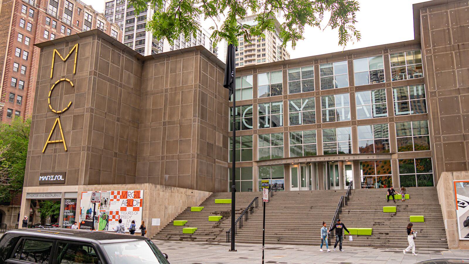 Fassade des Museum of Contemporary Art Chicago, eines der besten Museen in Chicago.