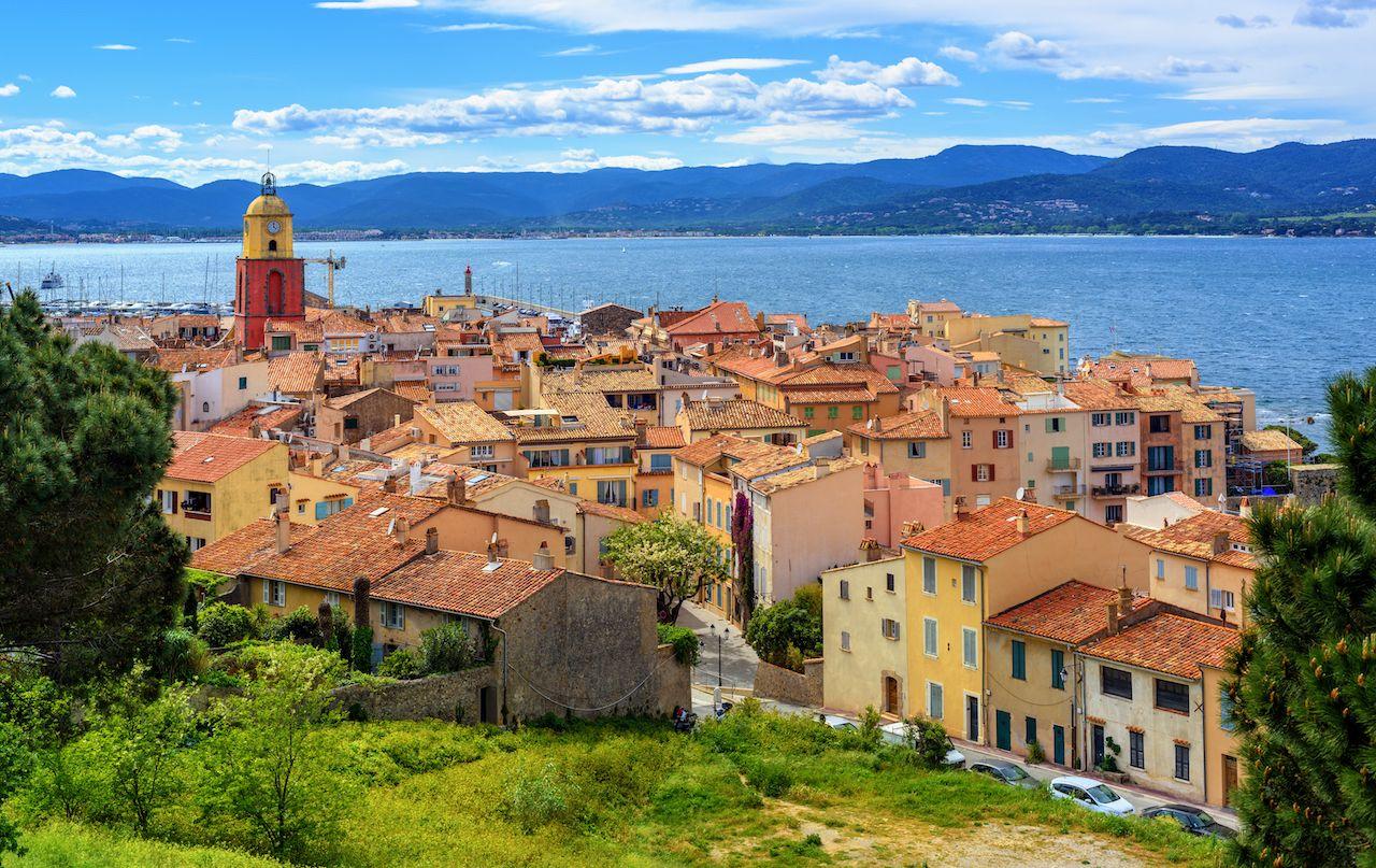 Colorato centro storico di St Tropez