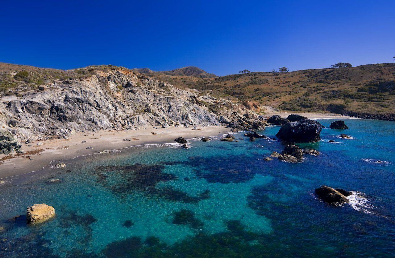 Bellissima spiaggia e insenatura sull'isola di Catalina, California