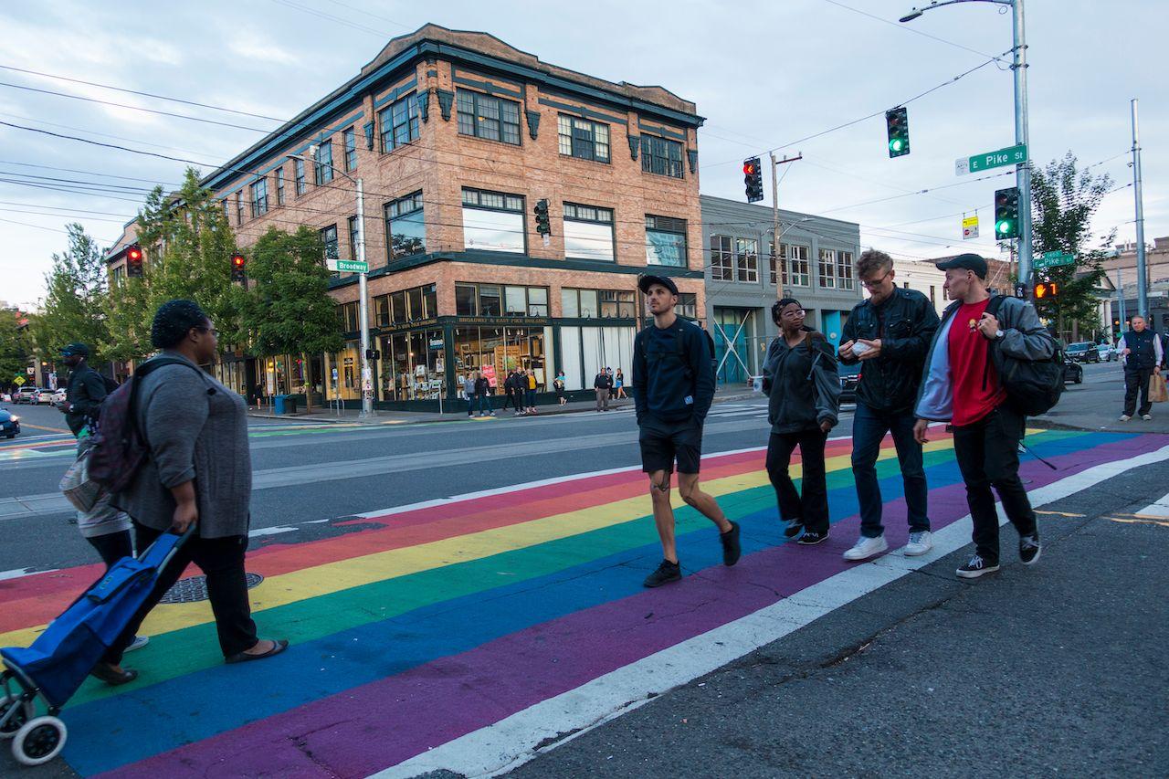 Regenbogen-Zebrastreifen auf dem Capitol Hill