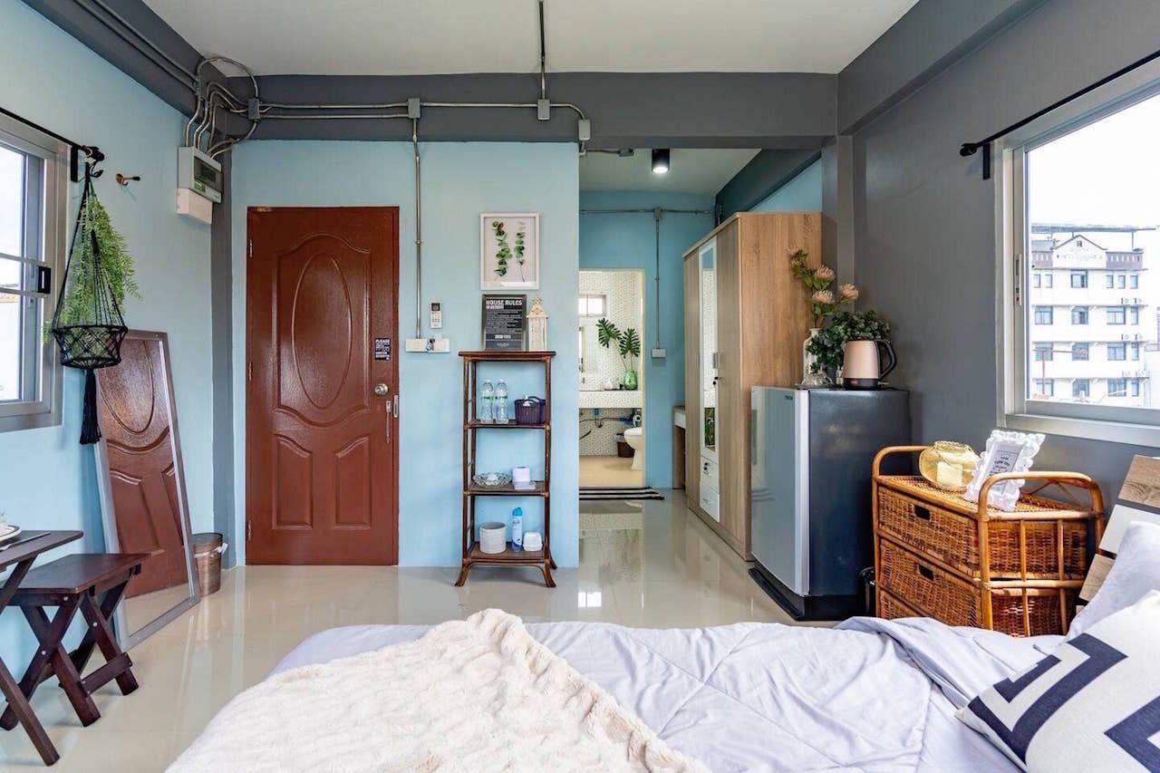 Accommodation-in-Bangkok-Airbnb-Private-canal-view-studio