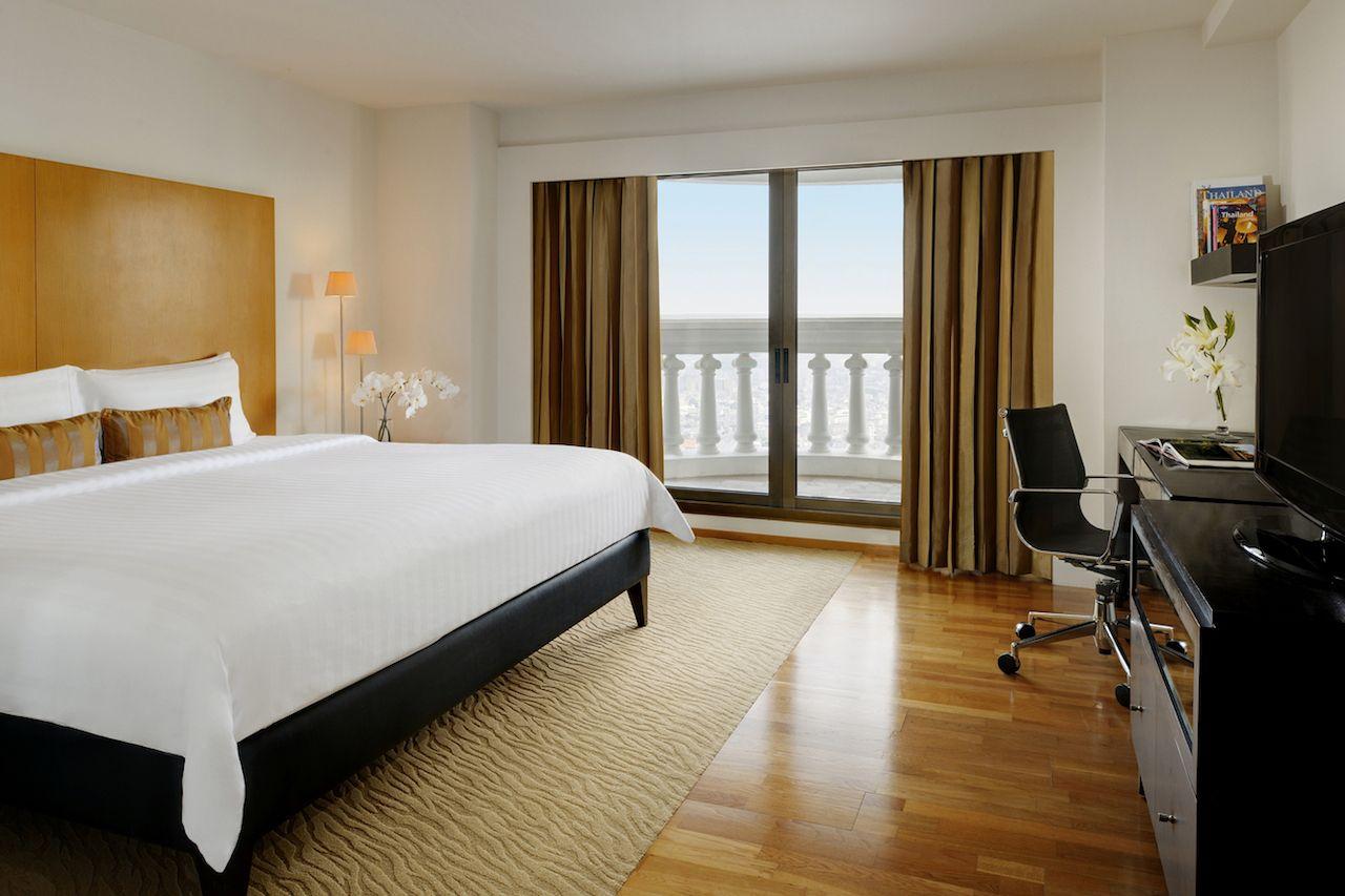 Accommodation-in-Bangkok-Luxury-Hotel-Lebua-at-State-Tower