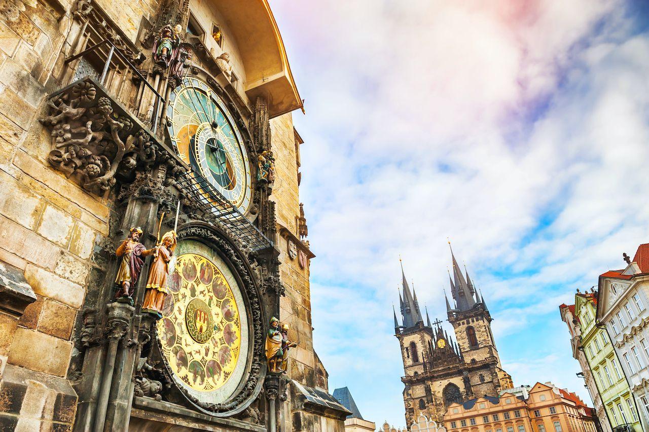 Orologio astronomico storico nella Piazza della Città Vecchia a Praga, Repubblica Ceca, arte e cultura di Praga