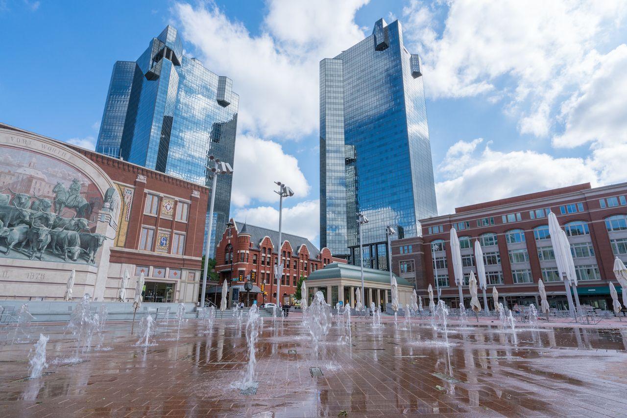 Wasserspiele im Sundance Square in Fort Worth, Texas