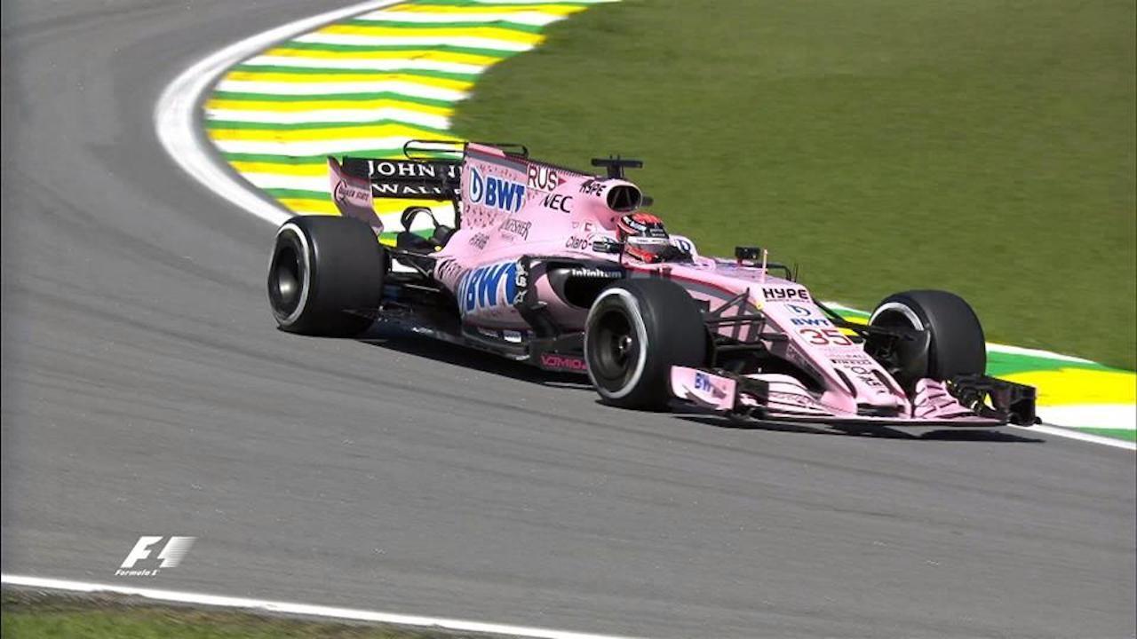 Auto da corsa F1 su un circuito