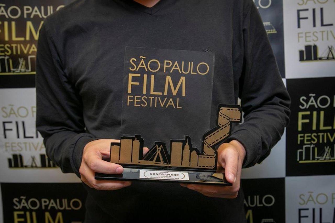 Uomo con premio del Festival del Film di São Paulo