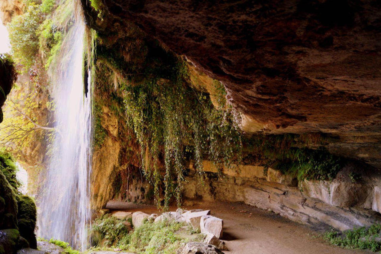 Cascata a Sant Miquel del Fai, Catalogna, Spagna