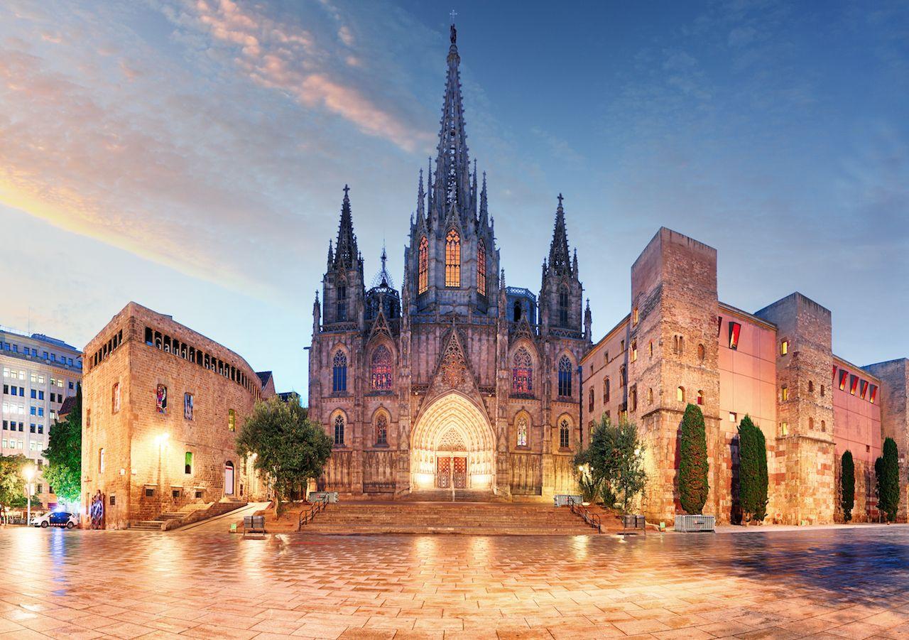 Cattedrale gotica di Barcellona di notte