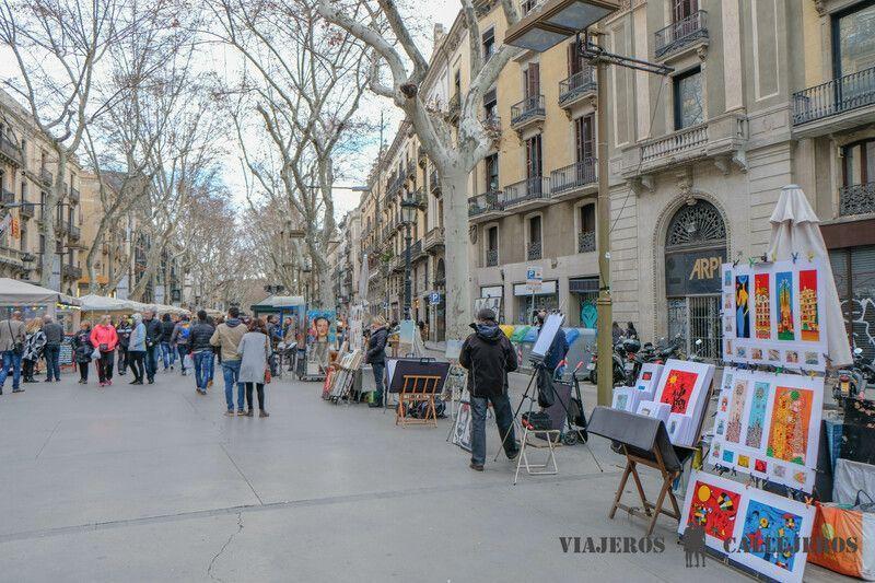 Imagen: Pasear por La Rambla, una de las cosas que hacer en Barcelona