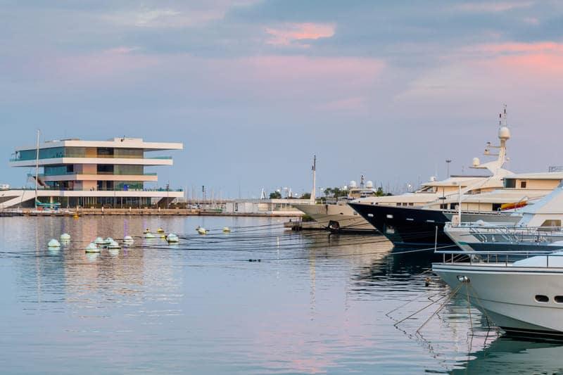 puerto que visitar en valencia
